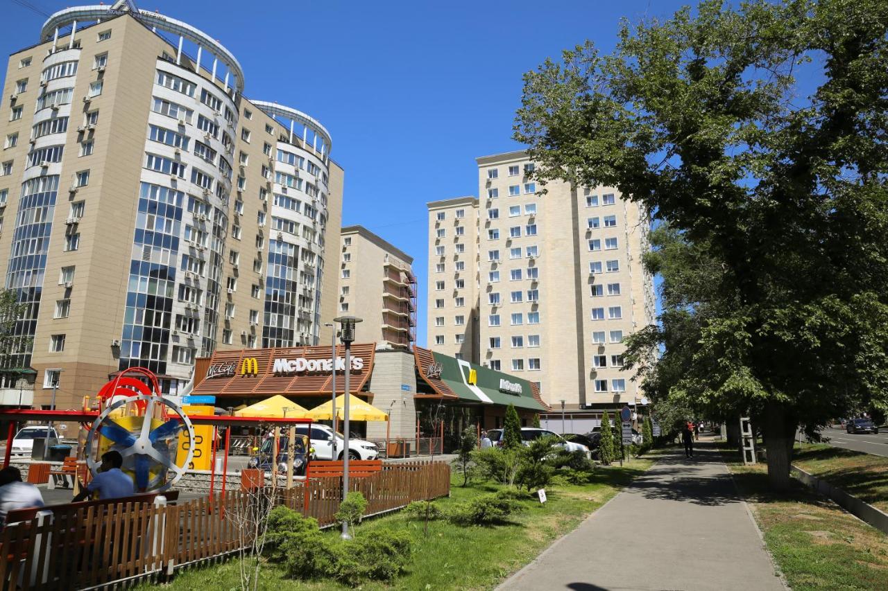 Adt Apartments Almaty Bagian luar foto